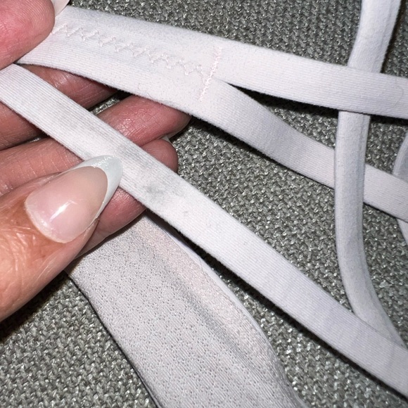 Lululemon 🍋 Free To Be Serene Bra Size 6 - Picture 9 of 10